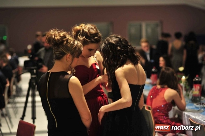 Zdjęcie w galerii na portalu naszraciborz.pl: II LO na swoją studniówkę wybrało Zakrzów FOTO I WIDEO wiadomości z regionu