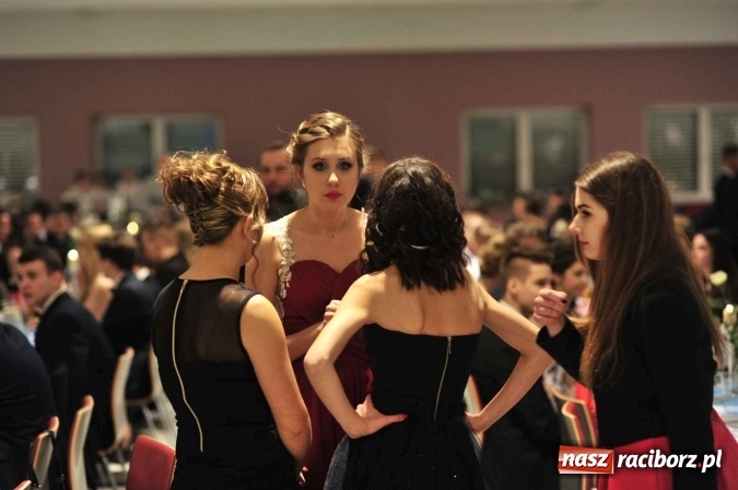 Zdjęcie w galerii na portalu naszraciborz.pl: II LO na swoją studniówkę wybrało Zakrzów FOTO I WIDEO wiadomości z regionu