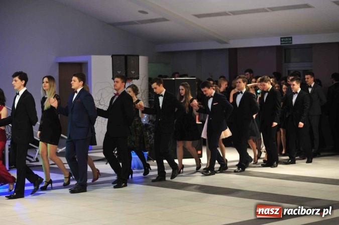 Zdjęcie w galerii na portalu naszraciborz.pl: II LO na swoją studniówkę wybrało Zakrzów FOTO I WIDEO wiadomości z regionu