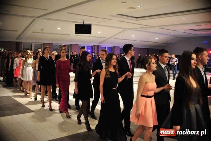 Zdjęcie w galerii na portalu naszraciborz.pl: II LO na swoją studniówkę wybrało Zakrzów FOTO I WIDEO wiadomości z regionu