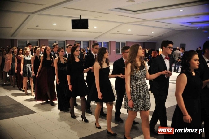 Zdjęcie w galerii na portalu naszraciborz.pl: II LO na swoją studniówkę wybrało Zakrzów FOTO I WIDEO wiadomości z regionu