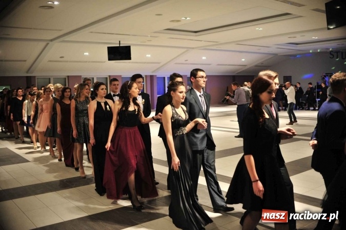 Zdjęcie w galerii na portalu naszraciborz.pl: II LO na swoją studniówkę wybrało Zakrzów FOTO I WIDEO wiadomości z regionu