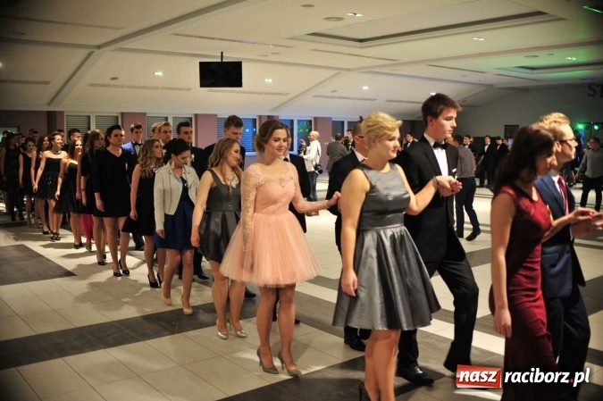 Zdjęcie w galerii na portalu naszraciborz.pl: II LO na swoją studniówkę wybrało Zakrzów FOTO I WIDEO wiadomości z regionu