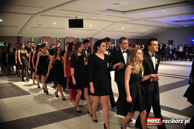 Zdjęcie w galerii na portalu naszraciborz.pl: II LO na swoją studniówkę wybrało Zakrzów FOTO I WIDEO wiadomości z regionu