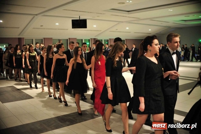 Zdjęcie w galerii na portalu naszraciborz.pl: II LO na swoją studniówkę wybrało Zakrzów FOTO I WIDEO wiadomości z regionu