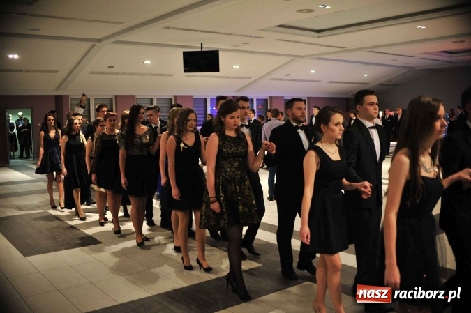 Zdjęcie w galerii na portalu naszraciborz.pl: II LO na swoją studniówkę wybrało Zakrzów FOTO I WIDEO wiadomości z regionu