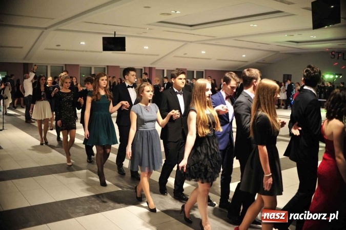 Zdjęcie w galerii na portalu naszraciborz.pl: II LO na swoją studniówkę wybrało Zakrzów FOTO I WIDEO wiadomości z regionu