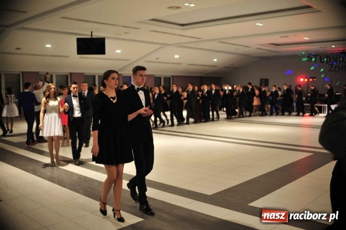 Zdjęcie w galerii na portalu naszraciborz.pl: II LO na swoją studniówkę wybrało Zakrzów FOTO I WIDEO wiadomości z regionu