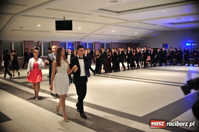 Zdjęcie w galerii na portalu naszraciborz.pl: II LO na swoją studniówkę wybrało Zakrzów FOTO I WIDEO wiadomości z regionu