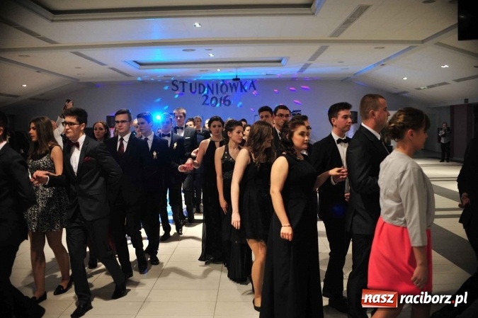 Zdjęcie w galerii na portalu naszraciborz.pl: II LO na swoją studniówkę wybrało Zakrzów FOTO I WIDEO wiadomości z regionu