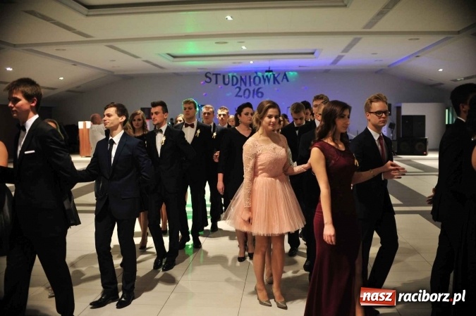 Zdjęcie w galerii na portalu naszraciborz.pl: II LO na swoją studniówkę wybrało Zakrzów FOTO I WIDEO wiadomości z regionu