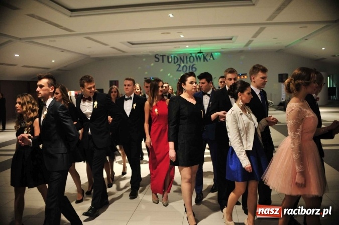 Zdjęcie w galerii na portalu naszraciborz.pl: II LO na swoją studniówkę wybrało Zakrzów FOTO I WIDEO wiadomości z regionu