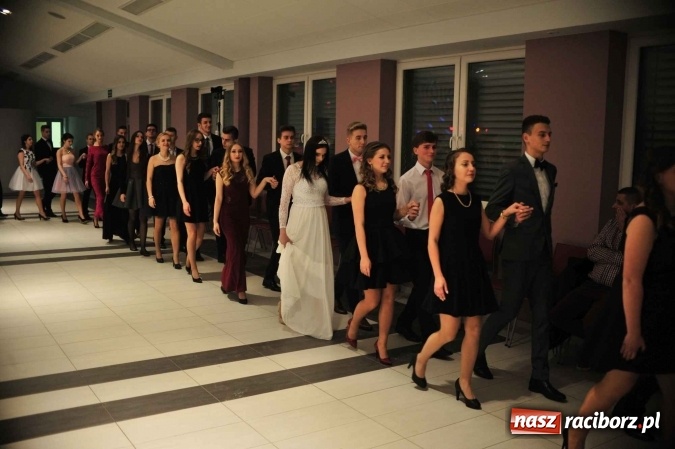 Zdjęcie w galerii na portalu naszraciborz.pl: II LO na swoją studniówkę wybrało Zakrzów FOTO I WIDEO wiadomości z regionu