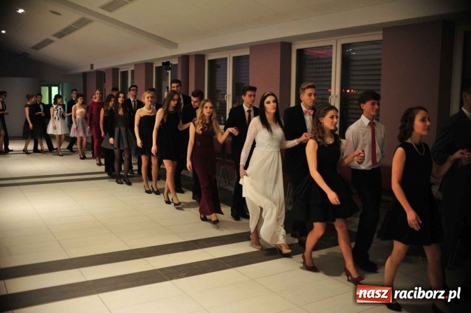 Zdjęcie w galerii na portalu naszraciborz.pl: II LO na swoją studniówkę wybrało Zakrzów FOTO I WIDEO wiadomości z regionu