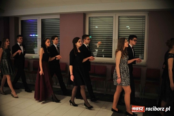 Zdjęcie w galerii na portalu naszraciborz.pl: II LO na swoją studniówkę wybrało Zakrzów FOTO I WIDEO wiadomości z regionu