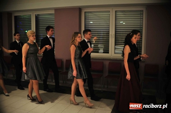 Zdjęcie w galerii na portalu naszraciborz.pl: II LO na swoją studniówkę wybrało Zakrzów FOTO I WIDEO wiadomości z regionu