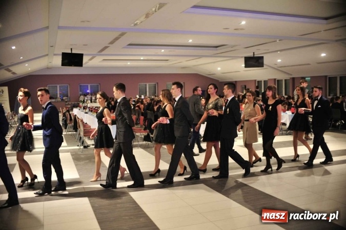 Zdjęcie w galerii na portalu naszraciborz.pl: II LO na swoją studniówkę wybrało Zakrzów FOTO I WIDEO wiadomości z regionu