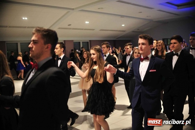 Zdjęcie w galerii na portalu naszraciborz.pl: II LO na swoją studniówkę wybrało Zakrzów FOTO I WIDEO wiadomości z regionu