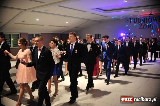 Zdjęcie w galerii na portalu naszraciborz.pl: II LO na swoją studniówkę wybrało Zakrzów FOTO I WIDEO wiadomości z regionu