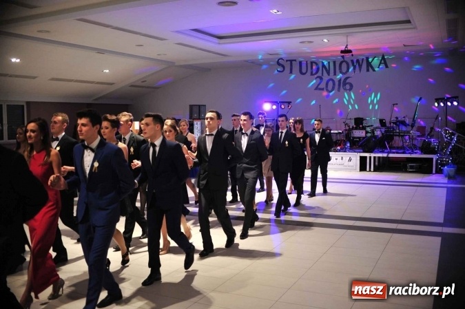 Zdjęcie w galerii na portalu naszraciborz.pl: II LO na swoją studniówkę wybrało Zakrzów FOTO I WIDEO wiadomości z regionu