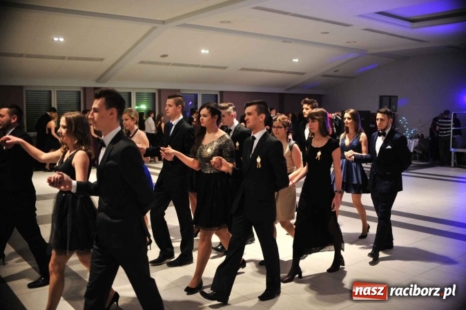 Zdjęcie w galerii na portalu naszraciborz.pl: II LO na swoją studniówkę wybrało Zakrzów FOTO I WIDEO wiadomości z regionu