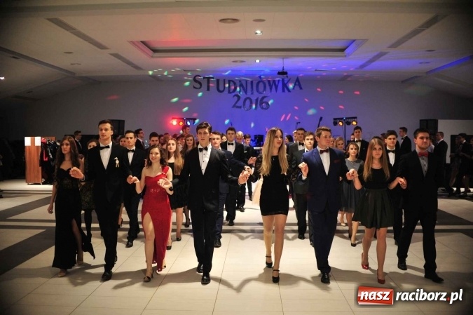 Zdjęcie w galerii na portalu naszraciborz.pl: II LO na swoją studniówkę wybrało Zakrzów FOTO I WIDEO wiadomości z regionu