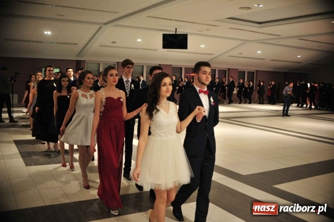 Zdjęcie w galerii na portalu naszraciborz.pl: II LO na swoją studniówkę wybrało Zakrzów FOTO I WIDEO wiadomości z regionu