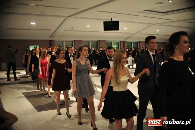 Zdjęcie w galerii na portalu naszraciborz.pl: II LO na swoją studniówkę wybrało Zakrzów FOTO I WIDEO wiadomości z regionu