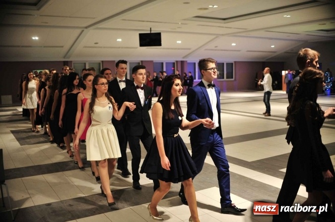 Zdjęcie w galerii na portalu naszraciborz.pl: II LO na swoją studniówkę wybrało Zakrzów FOTO I WIDEO wiadomości z regionu