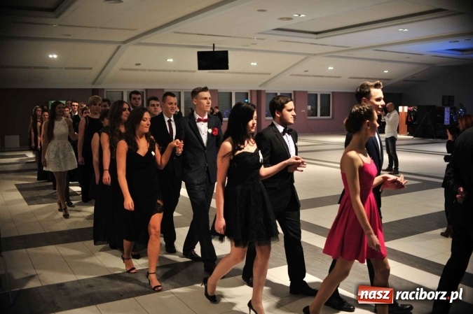 Zdjęcie w galerii na portalu naszraciborz.pl: II LO na swoją studniówkę wybrało Zakrzów FOTO I WIDEO wiadomości z regionu