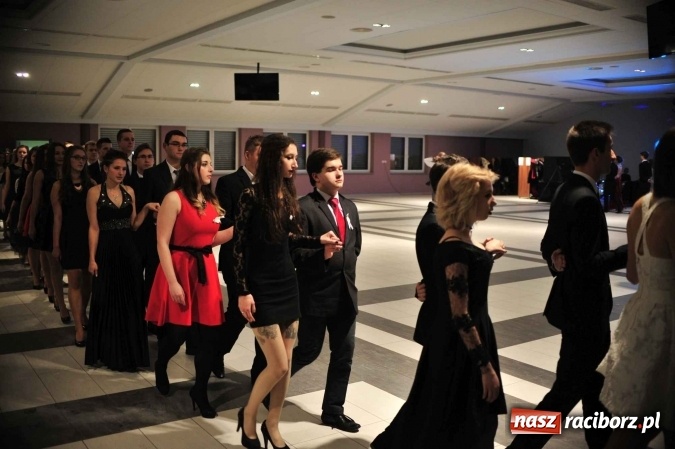 Zdjęcie w galerii na portalu naszraciborz.pl: II LO na swoją studniówkę wybrało Zakrzów FOTO I WIDEO wiadomości z regionu