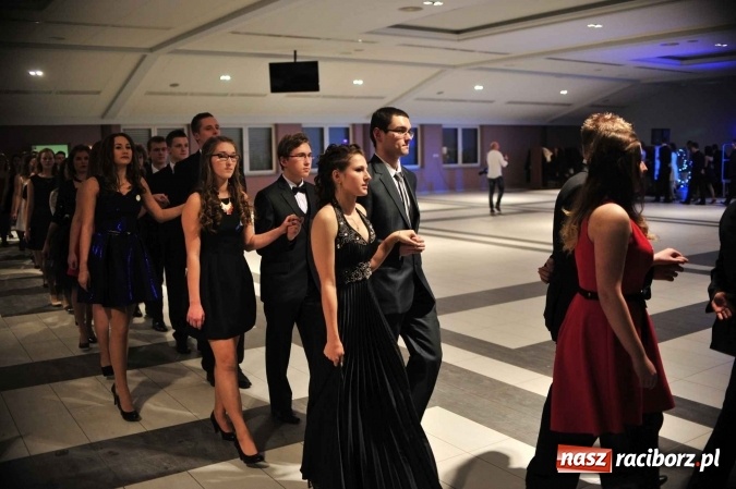 Zdjęcie w galerii na portalu naszraciborz.pl: II LO na swoją studniówkę wybrało Zakrzów FOTO I WIDEO wiadomości z regionu