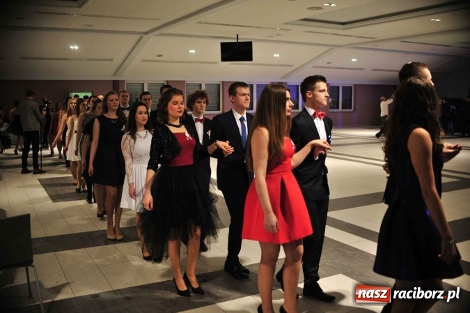 Zdjęcie w galerii na portalu naszraciborz.pl: II LO na swoją studniówkę wybrało Zakrzów FOTO I WIDEO wiadomości z regionu