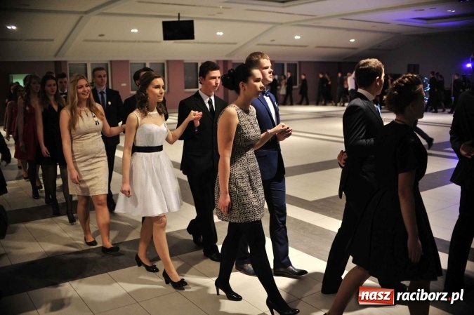 Zdjęcie w galerii na portalu naszraciborz.pl: II LO na swoją studniówkę wybrało Zakrzów FOTO I WIDEO wiadomości z regionu