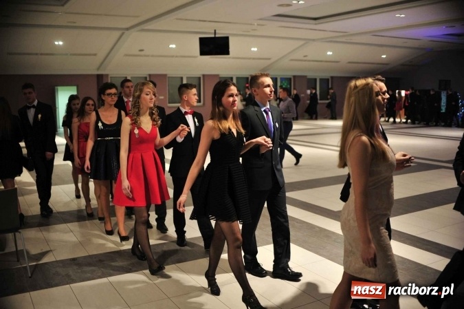 Zdjęcie w galerii na portalu naszraciborz.pl: II LO na swoją studniówkę wybrało Zakrzów FOTO I WIDEO wiadomości z regionu