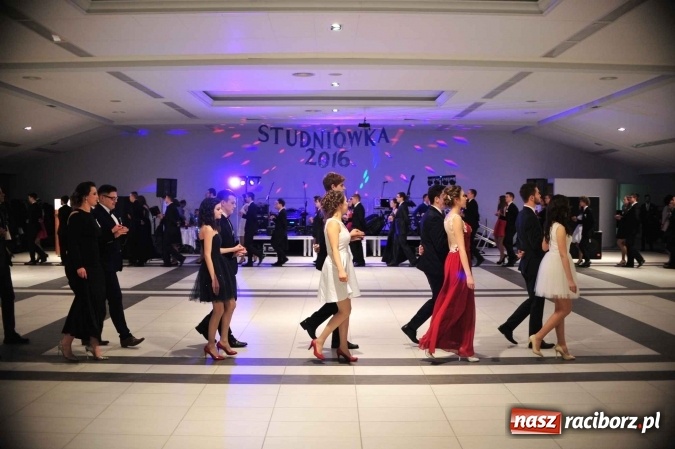 Zdjęcie w galerii na portalu naszraciborz.pl: II LO na swoją studniówkę wybrało Zakrzów FOTO I WIDEO wiadomości z regionu