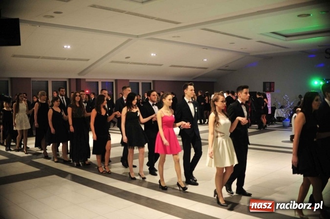 Zdjęcie w galerii na portalu naszraciborz.pl: II LO na swoją studniówkę wybrało Zakrzów FOTO I WIDEO wiadomości z regionu