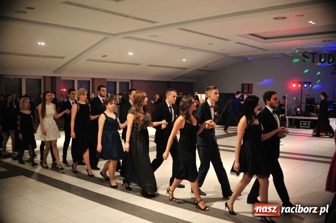 Zdjęcie w galerii na portalu naszraciborz.pl: II LO na swoją studniówkę wybrało Zakrzów FOTO I WIDEO wiadomości z regionu