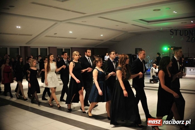 Zdjęcie w galerii na portalu naszraciborz.pl: II LO na swoją studniówkę wybrało Zakrzów FOTO I WIDEO wiadomości z regionu