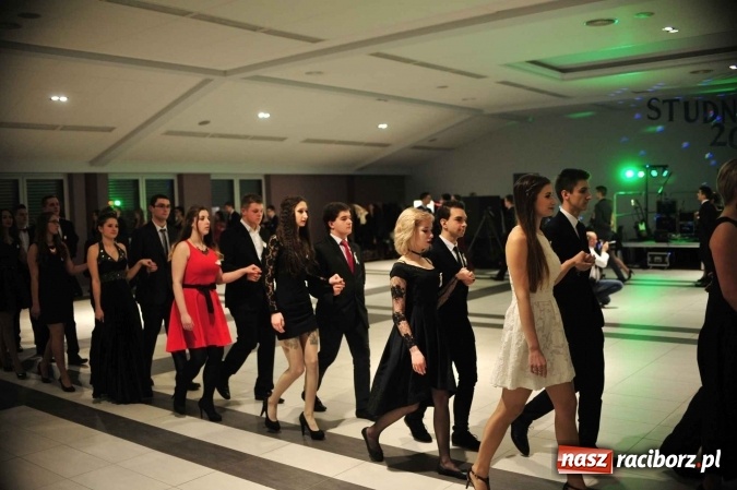 Zdjęcie w galerii na portalu naszraciborz.pl: II LO na swoją studniówkę wybrało Zakrzów FOTO I WIDEO wiadomości z regionu