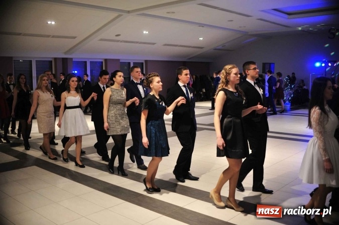 Zdjęcie w galerii na portalu naszraciborz.pl: II LO na swoją studniówkę wybrało Zakrzów FOTO I WIDEO wiadomości z regionu