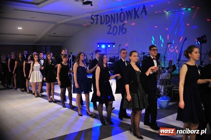 Zdjęcie w galerii na portalu naszraciborz.pl: II LO na swoją studniówkę wybrało Zakrzów FOTO I WIDEO wiadomości z regionu