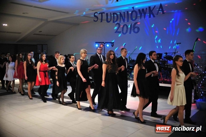 Zdjęcie w galerii na portalu naszraciborz.pl: II LO na swoją studniówkę wybrało Zakrzów FOTO I WIDEO wiadomości z regionu