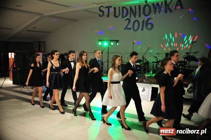 Zdjęcie w galerii na portalu naszraciborz.pl: II LO na swoją studniówkę wybrało Zakrzów FOTO I WIDEO wiadomości z regionu