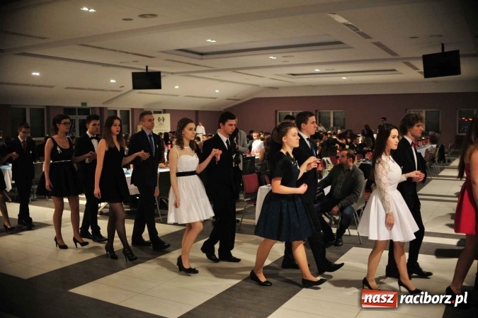 Zdjęcie w galerii na portalu naszraciborz.pl: II LO na swoją studniówkę wybrało Zakrzów FOTO I WIDEO wiadomości z regionu