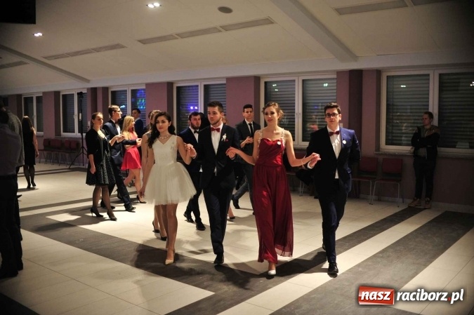 Zdjęcie w galerii na portalu naszraciborz.pl: II LO na swoją studniówkę wybrało Zakrzów FOTO I WIDEO wiadomości z regionu