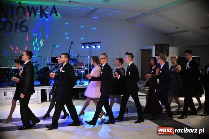 Zdjęcie w galerii na portalu naszraciborz.pl: II LO na swoją studniówkę wybrało Zakrzów FOTO I WIDEO wiadomości z regionu