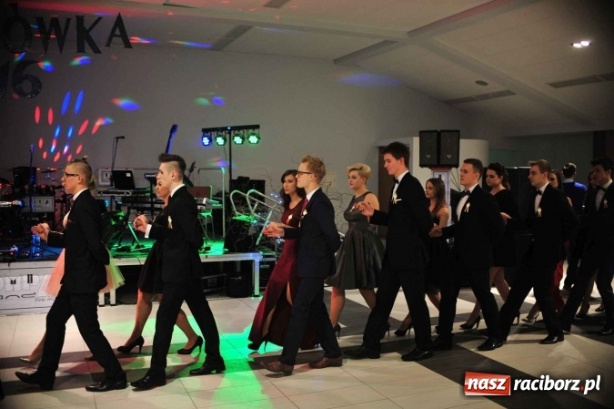 Zdjęcie w galerii na portalu naszraciborz.pl: II LO na swoją studniówkę wybrało Zakrzów FOTO I WIDEO wiadomości z regionu