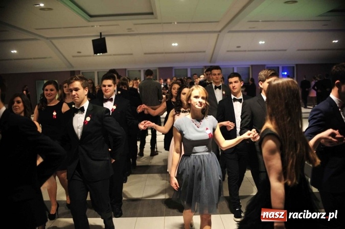 Zdjęcie w galerii na portalu naszraciborz.pl: II LO na swoją studniówkę wybrało Zakrzów FOTO I WIDEO wiadomości z regionu