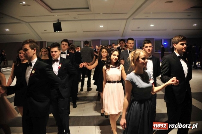 Zdjęcie w galerii na portalu naszraciborz.pl: II LO na swoją studniówkę wybrało Zakrzów FOTO I WIDEO wiadomości z regionu